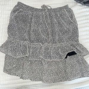 Black and White mini skirt. Ruffles. Cinched waist. Size S.